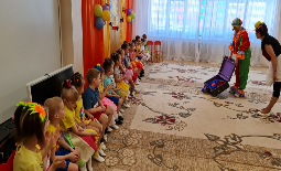 «Веселый день, грустить нам лень!»  